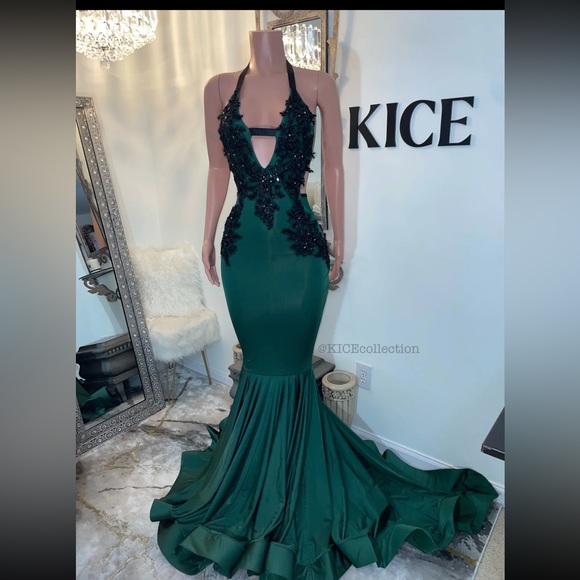 Long elegant emerald green prom dress. Be a showstopper!!!!!!!! - Picture 1 of 3